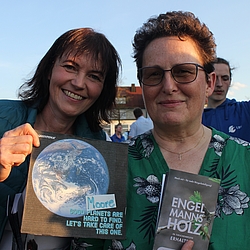 Angela Frank und Ellen Dechentreiter vom Aktivkreis bei einer großen Aktion in Tirschenreuth