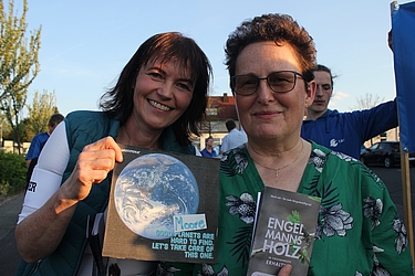 Angela Frank und Ellen Dechentreiter vom Aktivkreis bei einer großen Aktion in Tirschenreuth